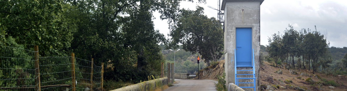 Entrada do coroamento da Barragem de Nisa