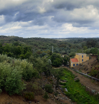 Vista do paramento de jusante da Barragem de Nisa