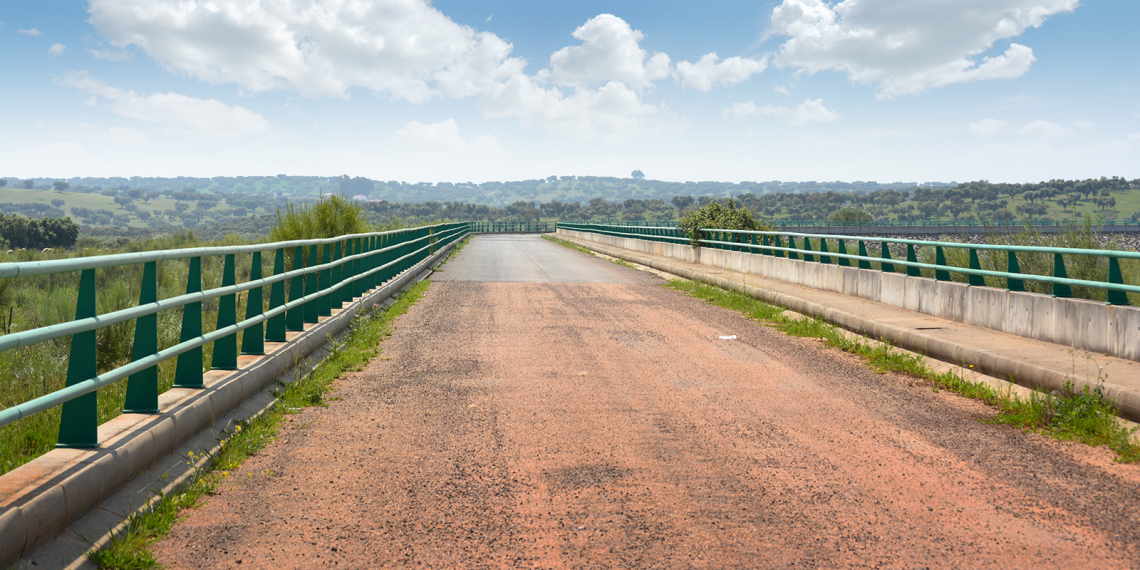 Estrada no Abrilongo