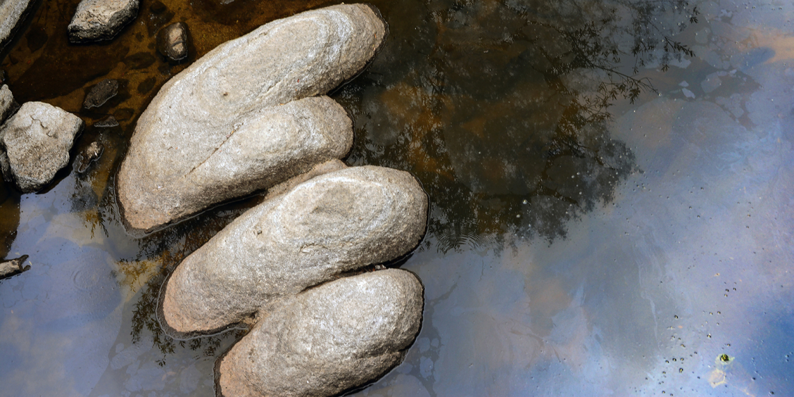 Pedras na ribeira