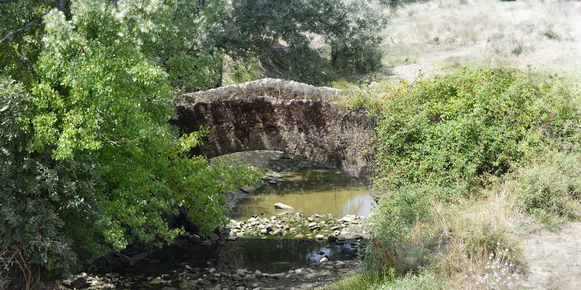 Ponte Velha na Ribeira dos Canais