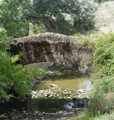 Ponte Velha na Ribeira dos Canais