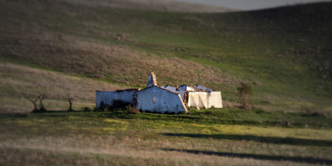 Um monte em ruinas…