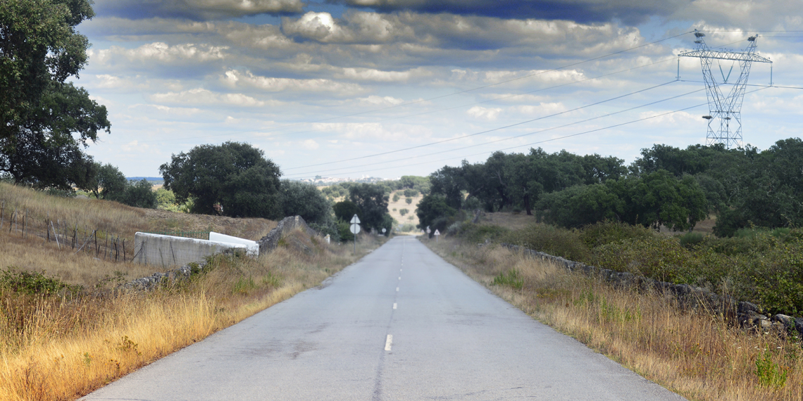 Estrada de Monte Claro