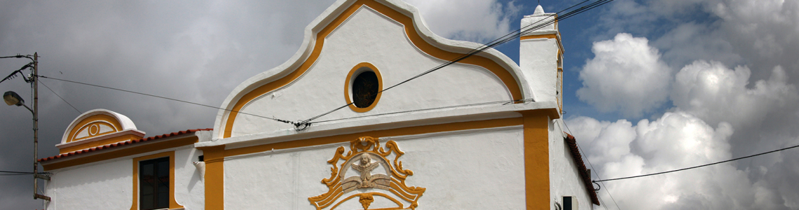 Pequena igreja em Casa Branca