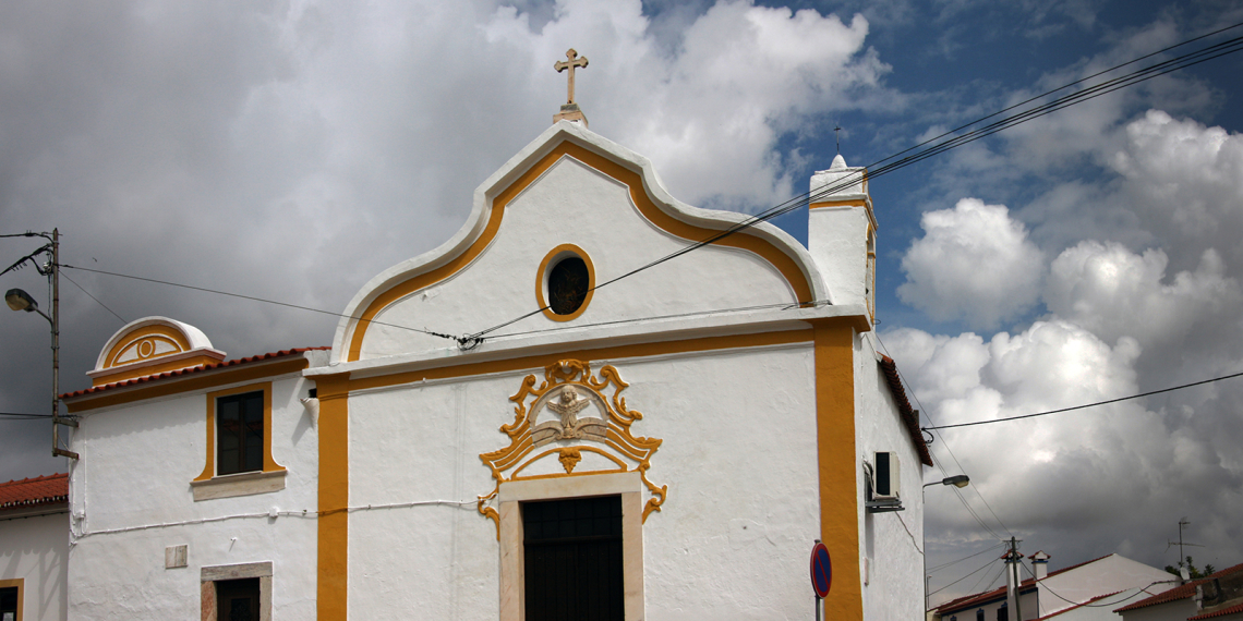 Pequena igreja em Casa Branca